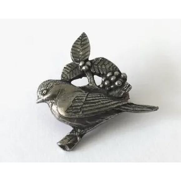 BOGO FREE 2002 Birds of Blooms Pewter Sparrow Bird Pinback Hat Pin - Picture 1 of 6
